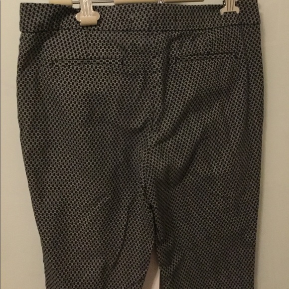 Simons Contemporaine Black Patterned Capris - Sz 8 - Picture 3 of 3